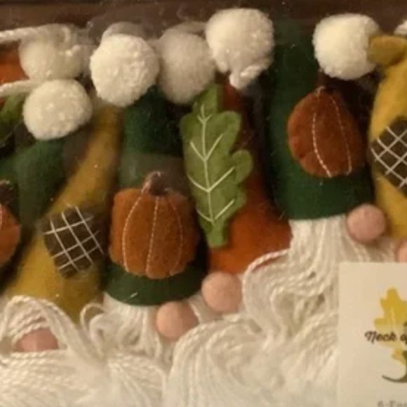 Neck Of The Woods Fall Gnome Garland - Picture 2 of 3